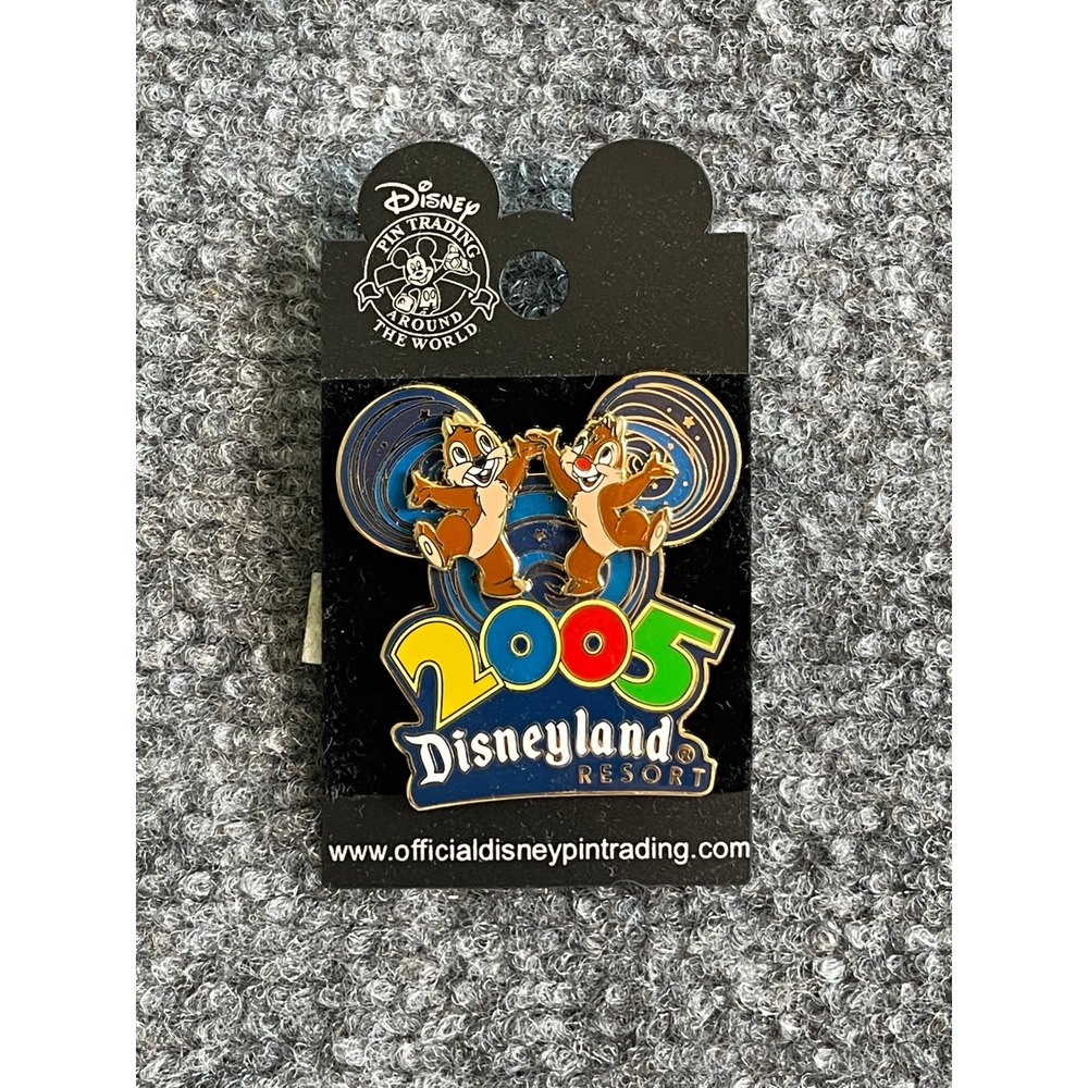 Disney Pin Trading 2005 Disneyland Resort Chip n Dale Enamel Pin New on Card